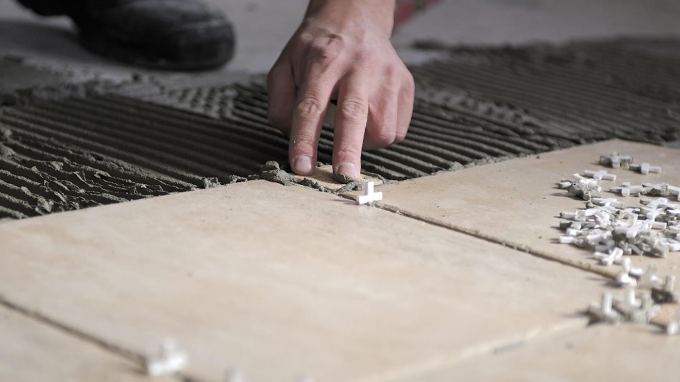 Fliesenverlegung mit Fugenkreuzen
